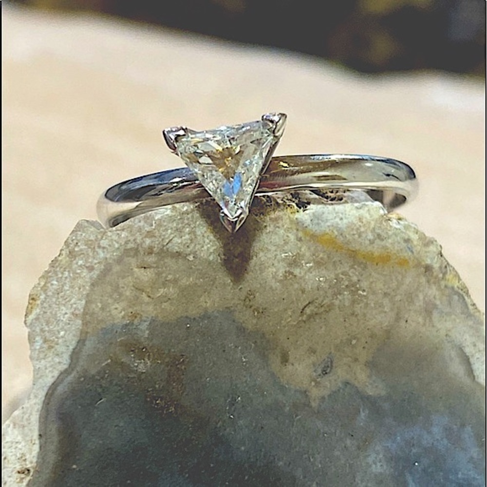 Genuine Trillion Cut .25 CTW Diamond Solitaire WG